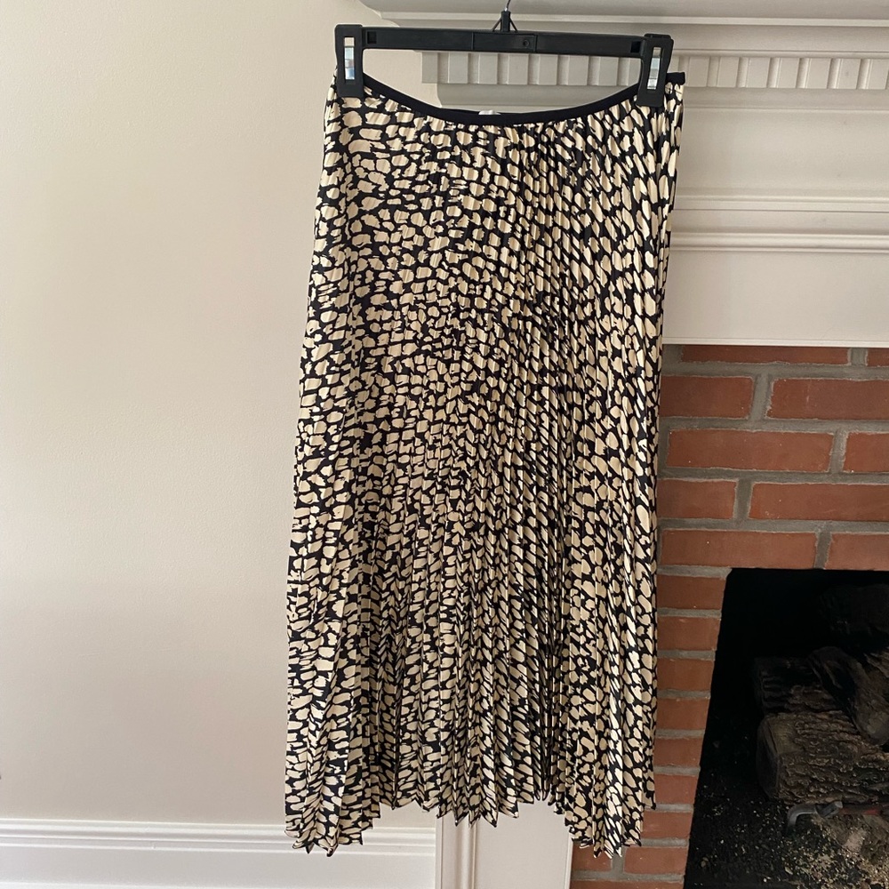 Mango black and cream accordion Skirt!